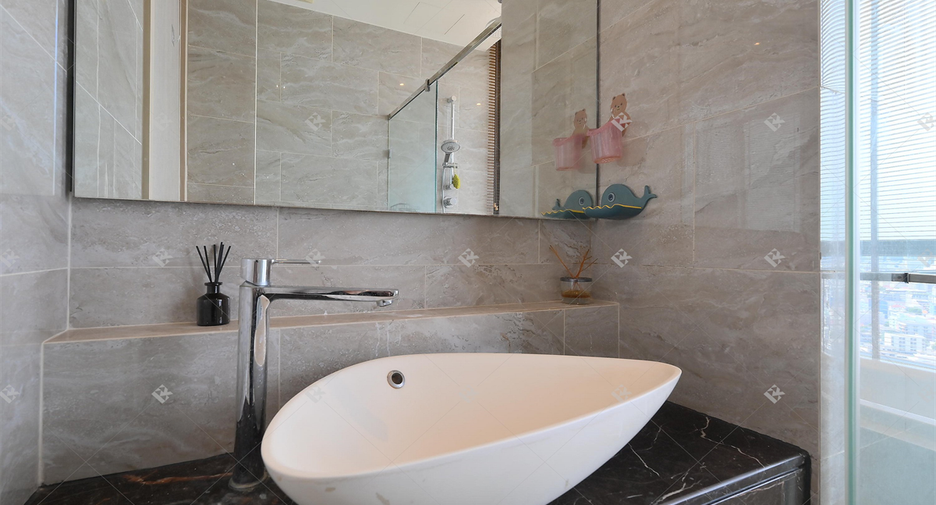 For rent 2 bedrooms condo in Huai Khwang, Bangkok