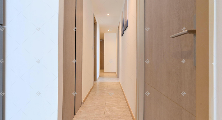 For rent 2 bedrooms condo in Huai Khwang, Bangkok