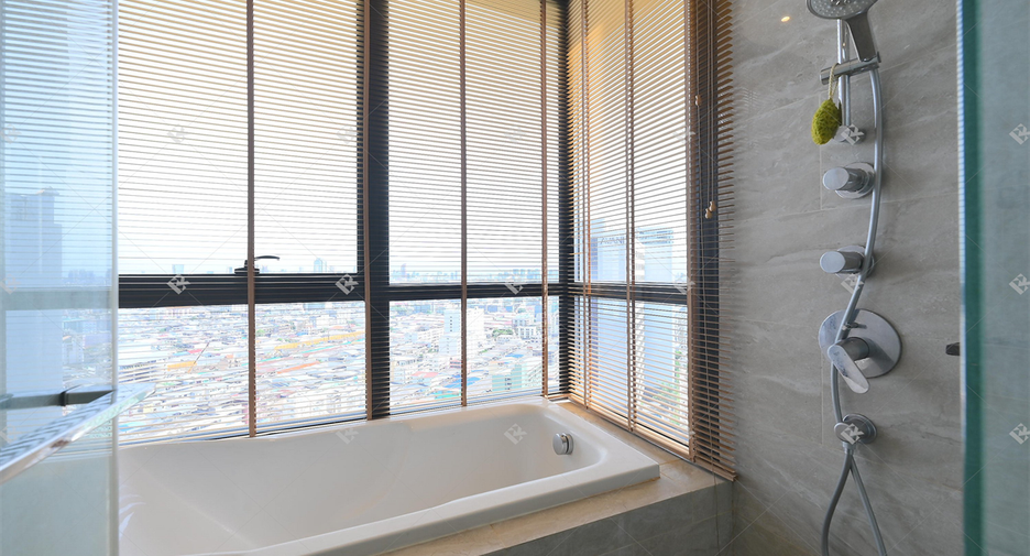 For rent 2 bedrooms condo in Huai Khwang, Bangkok