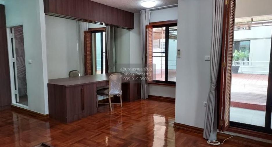 For rent 3 bedrooms apartment in Pathum Wan, Bangkok