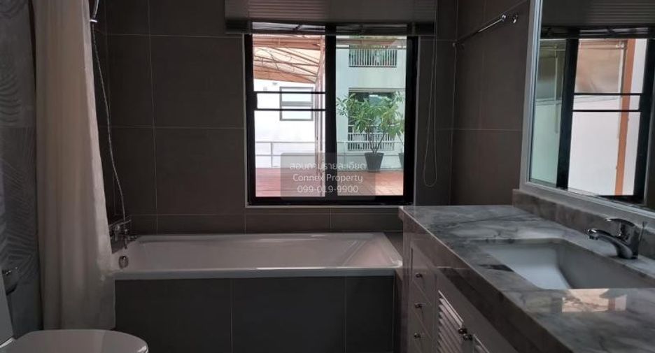 For rent 3 bedrooms apartment in Pathum Wan, Bangkok