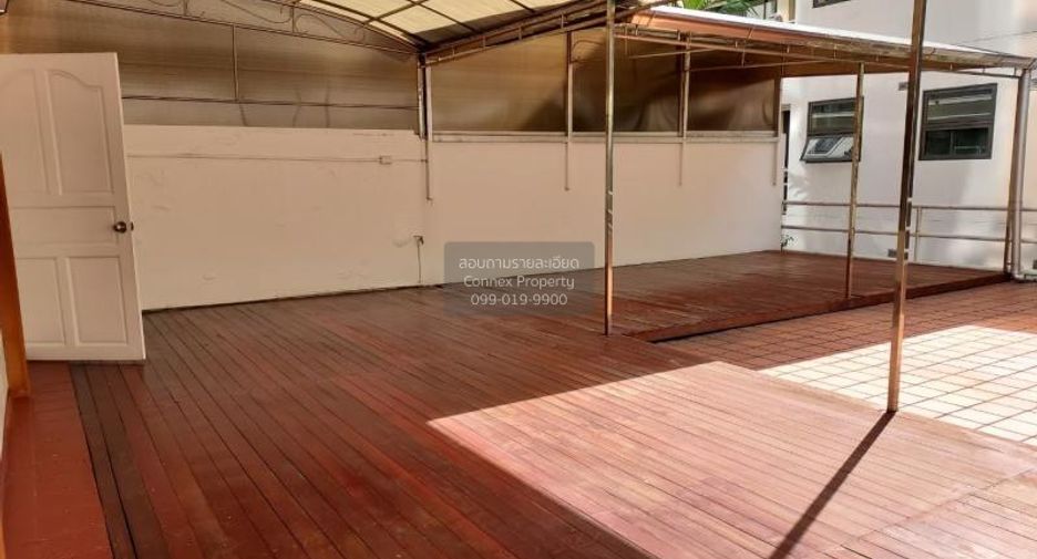 For rent 3 bedrooms apartment in Pathum Wan, Bangkok
