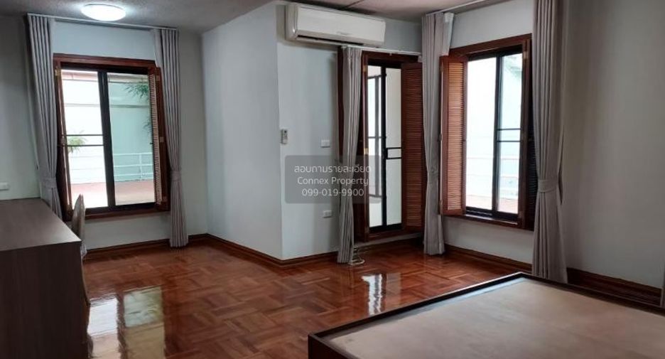 For rent 3 bedrooms apartment in Pathum Wan, Bangkok
