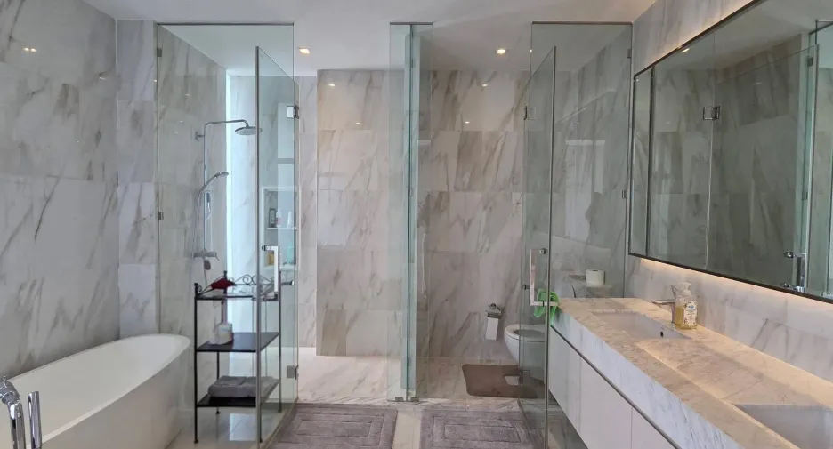 For rent 4 bedrooms house in Watthana, Bangkok