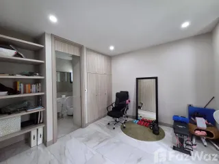 For rent 4 bedrooms house in Watthana, Bangkok