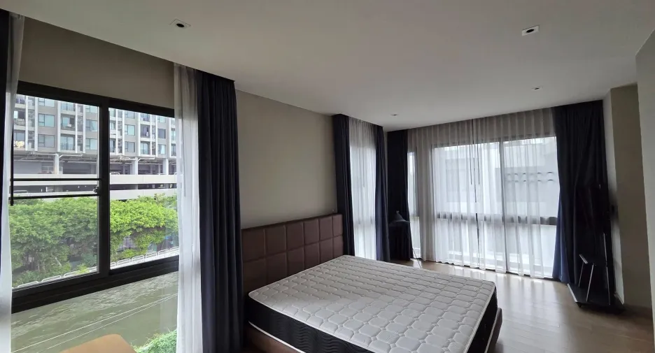 For rent 4 bedrooms house in Watthana, Bangkok