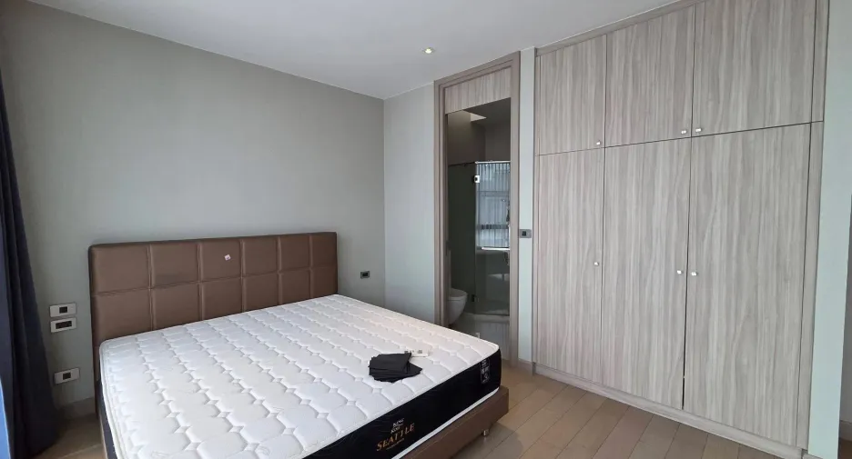 For rent 4 bedrooms house in Watthana, Bangkok