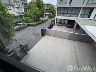 For rent 4 bedrooms house in Watthana, Bangkok