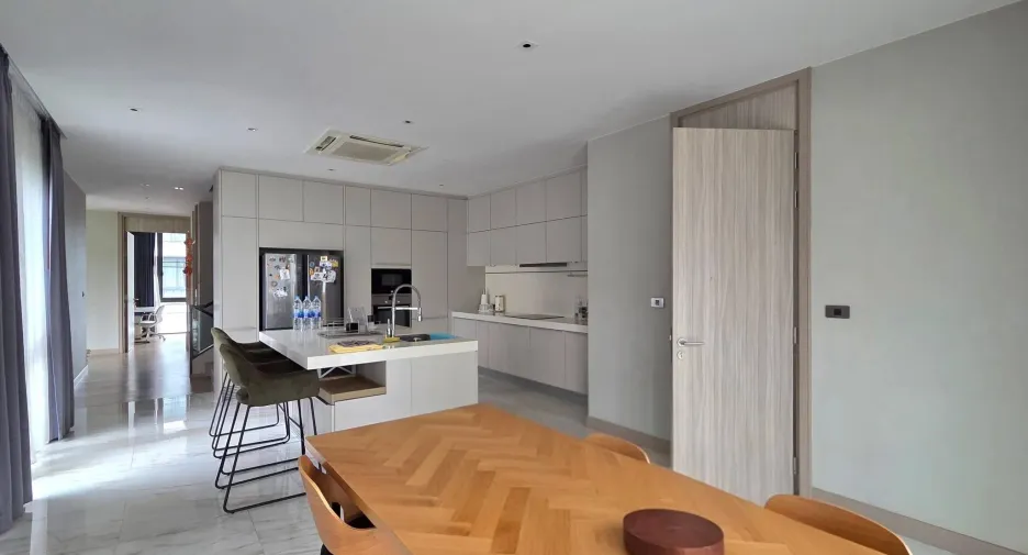For rent 4 bedrooms house in Watthana, Bangkok