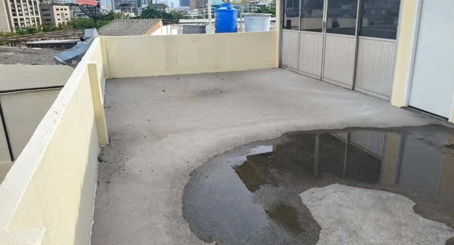 For rent 3 bedrooms retail Space in Khlong Toei, Bangkok