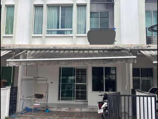 For rent 3 bedrooms townhouse in Khlong Sam Wa, Bangkok