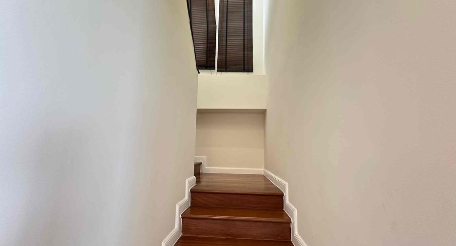 For rent 2 ベッドルーム condo in Watthana, Bangkok