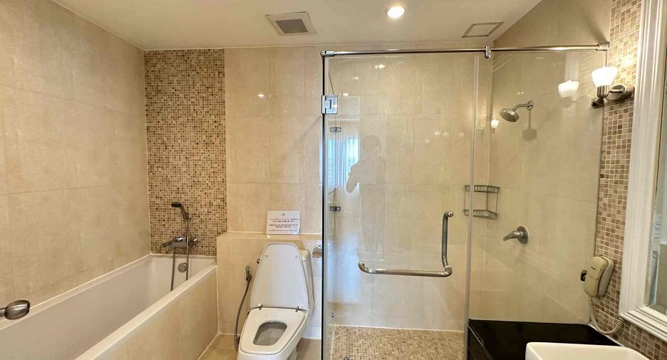 For rent 2 ベッドルーム condo in Watthana, Bangkok