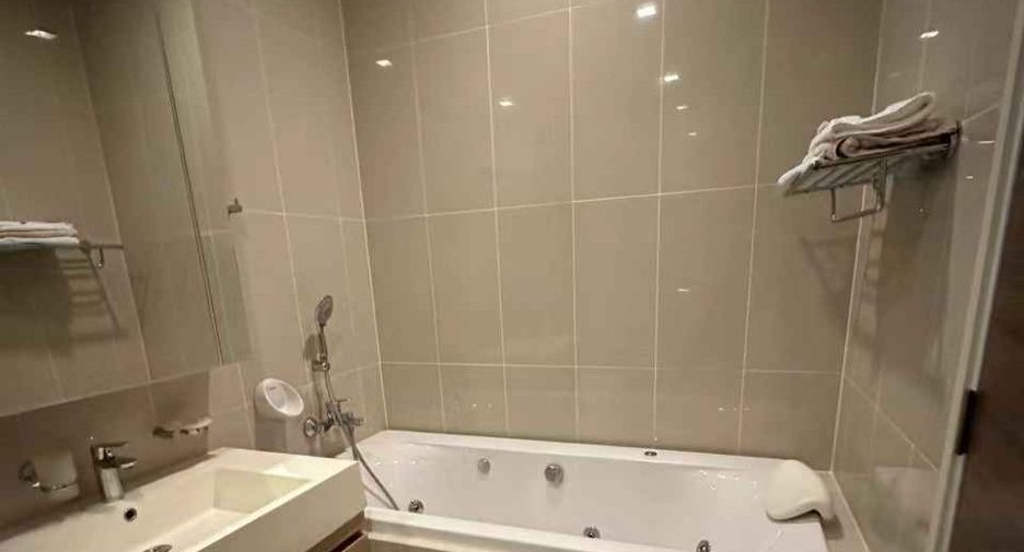 For rent 2 bedrooms condo in Watthana, Bangkok
