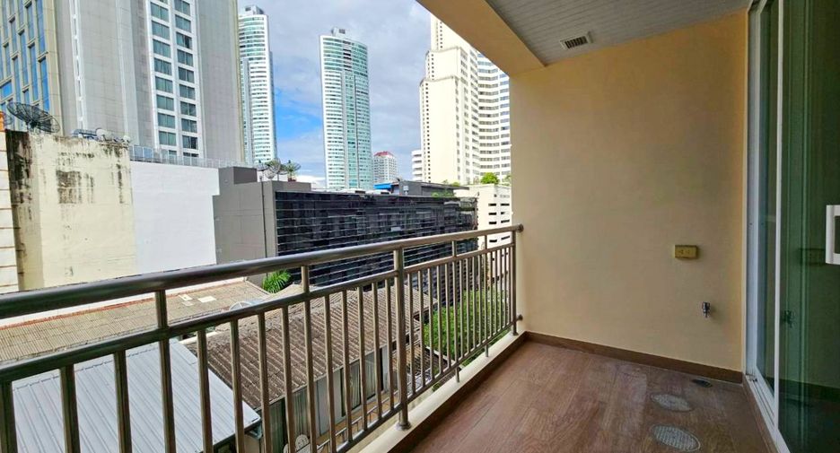For rent 3 bedrooms condo in Khlong Toei, Bangkok