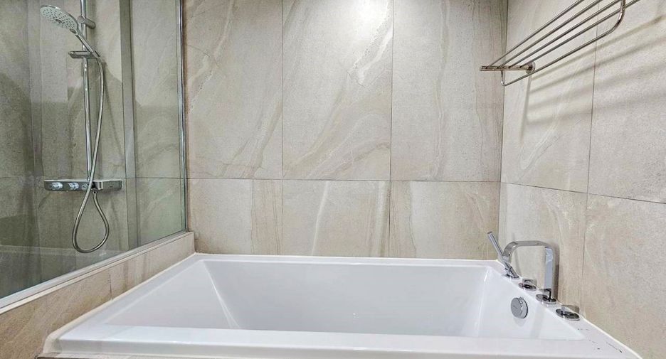 For rent 3 bedrooms condo in Khlong Toei, Bangkok