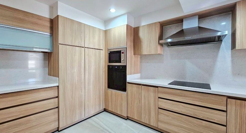 For rent 3 bedrooms condo in Khlong Toei, Bangkok