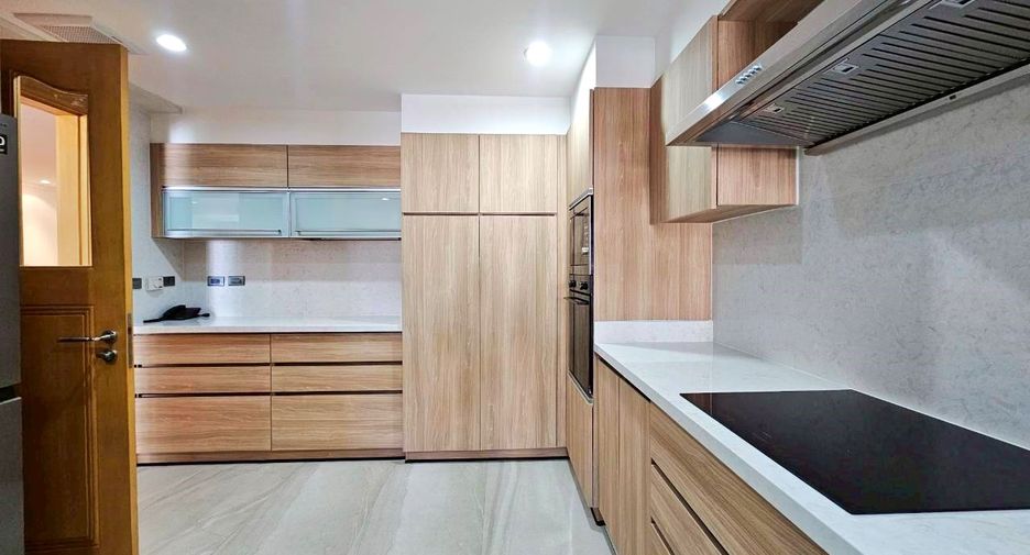 For rent 3 bedrooms condo in Khlong Toei, Bangkok