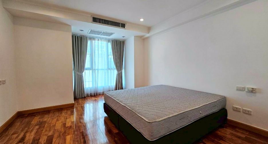 For rent 3 bedrooms condo in Khlong Toei, Bangkok