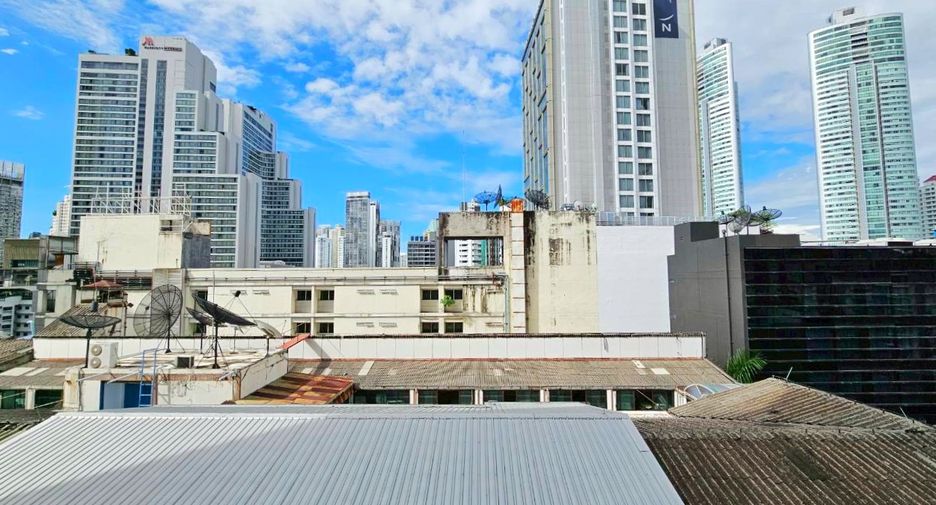 For rent 3 bedrooms condo in Khlong Toei, Bangkok