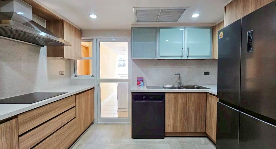 For rent 3 bedrooms condo in Khlong Toei, Bangkok