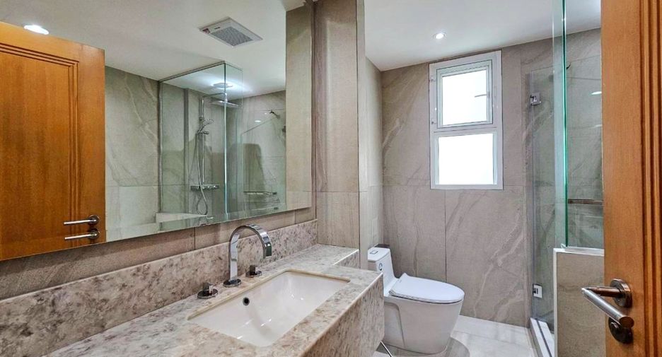 For rent 3 bedrooms condo in Khlong Toei, Bangkok