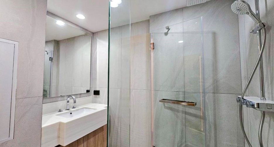 For rent 3 bedrooms condo in Khlong Toei, Bangkok