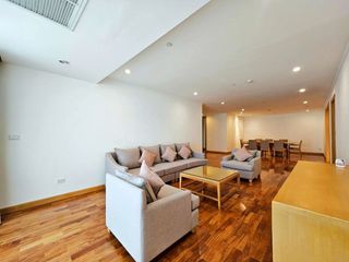 For rent 3 bedrooms condo in Khlong Toei, Bangkok