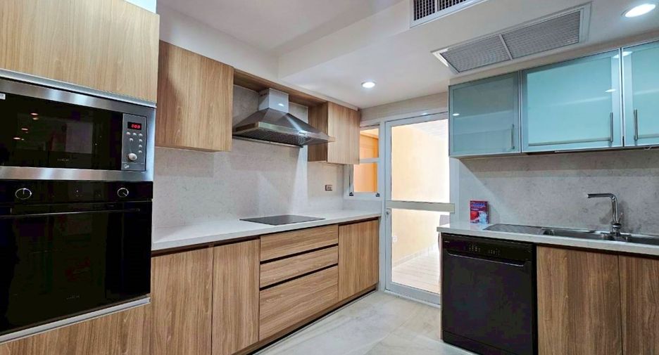 For rent 3 bedrooms condo in Khlong Toei, Bangkok