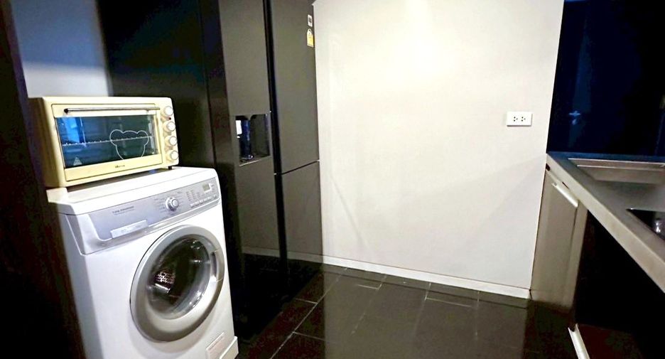 Condo en alquiler y en venta de 2 habitaciones en Watthana, Bangkok