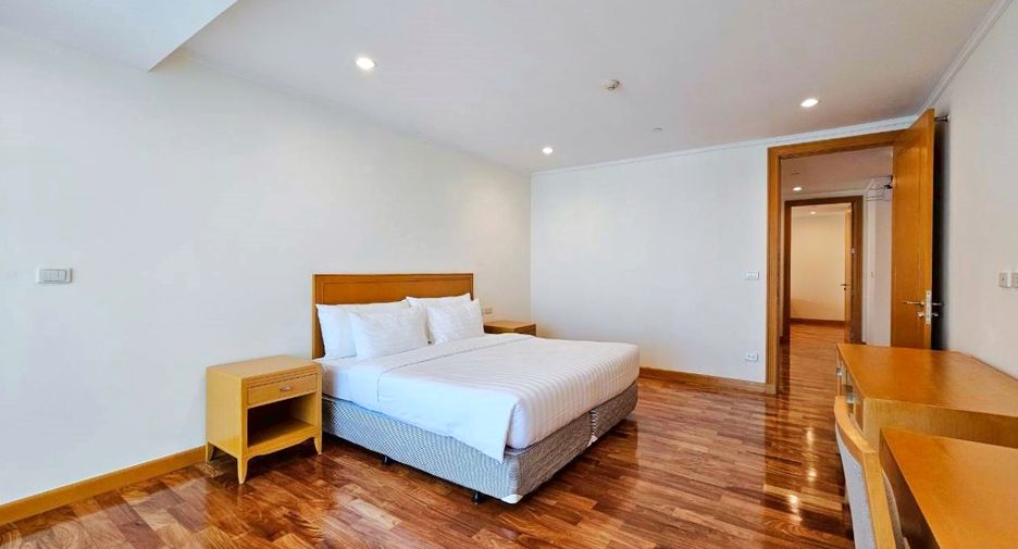 For rent 3 bedrooms condo in Khlong Toei, Bangkok
