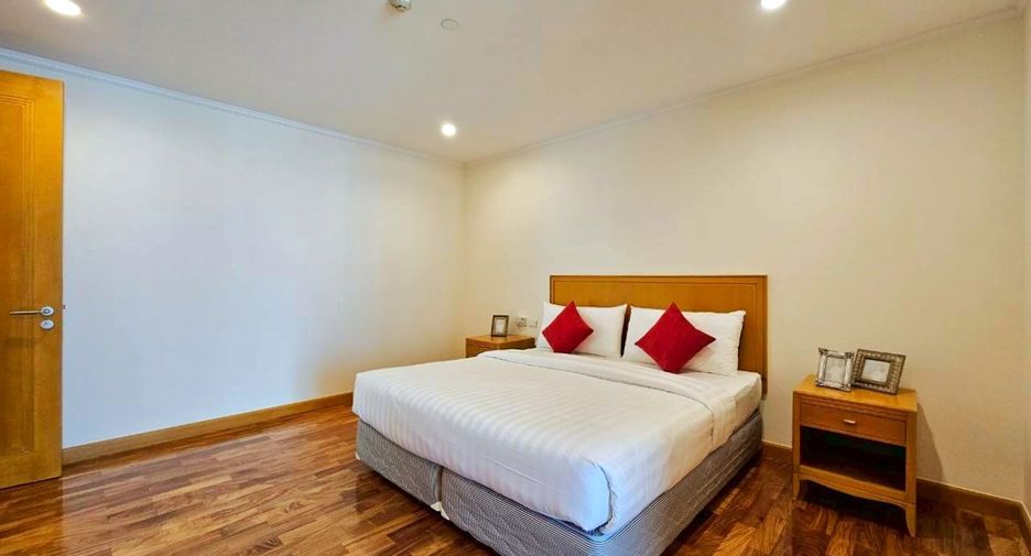 For rent 3 bedrooms condo in Khlong Toei, Bangkok