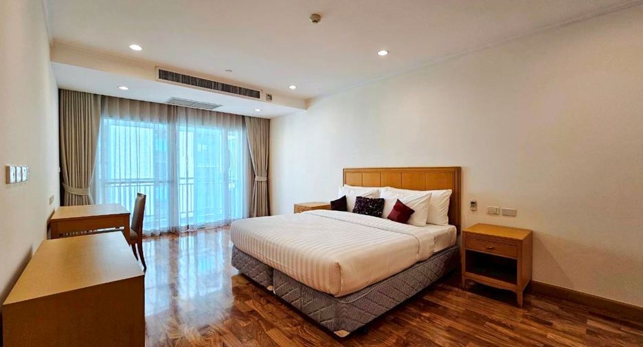 For rent 3 bedrooms condo in Khlong Toei, Bangkok