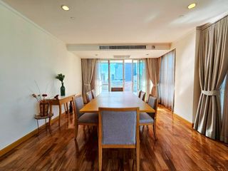 For rent 3 bedrooms condo in Khlong Toei, Bangkok