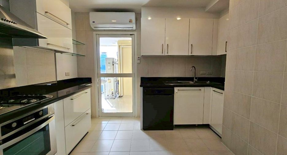For rent 3 bedrooms condo in Khlong Toei, Bangkok