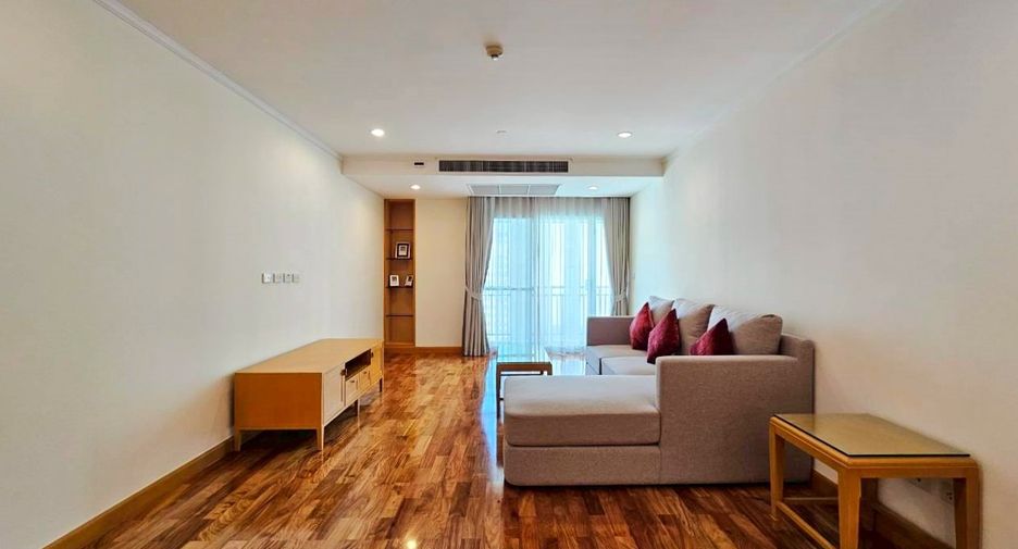 For rent 3 bedrooms condo in Khlong Toei, Bangkok