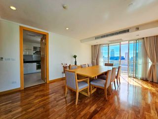 For rent 3 bedrooms condo in Khlong Toei, Bangkok