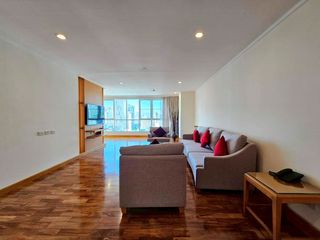 For rent 3 bedrooms condo in Khlong Toei, Bangkok