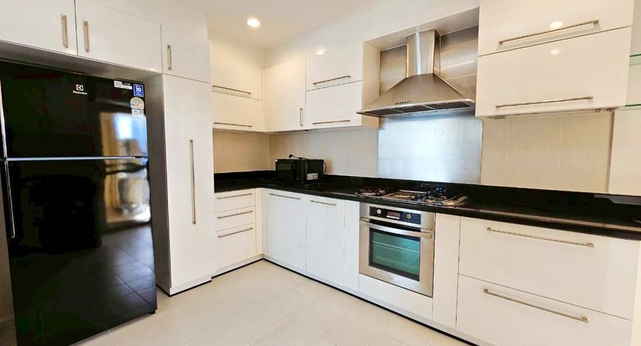 For rent 3 bedrooms condo in Khlong Toei, Bangkok