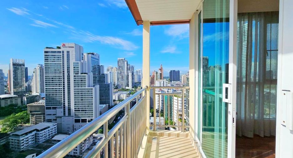 For rent 3 bedrooms condo in Khlong Toei, Bangkok