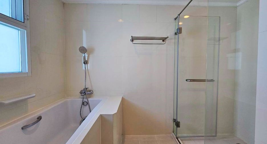 For rent 3 bedrooms condo in Khlong Toei, Bangkok
