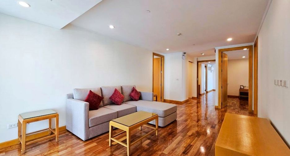 For rent 3 bedrooms condo in Khlong Toei, Bangkok