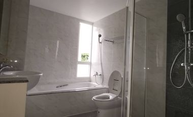 Condo en alquiler y en venta de 3 habitaciones en Watthana, Bangkok