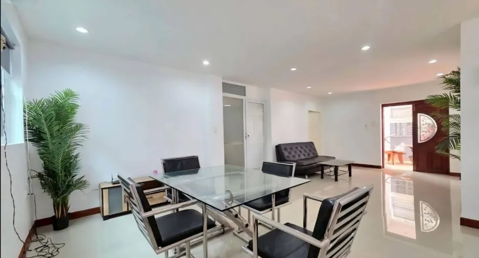 For rent 4 bedrooms house in Central Pattaya, Pattaya