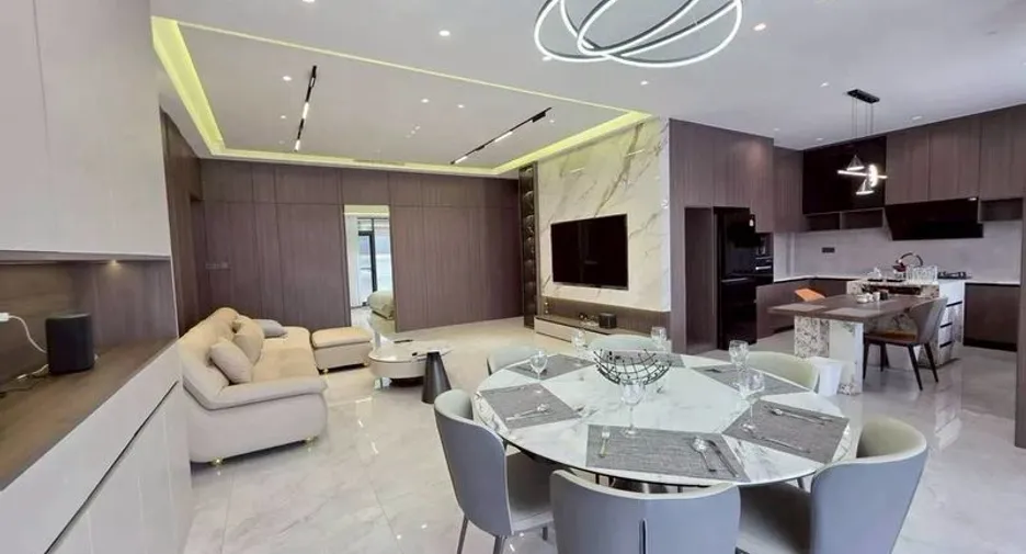 For sale 6 bedrooms villa in South Pattaya, Pattaya