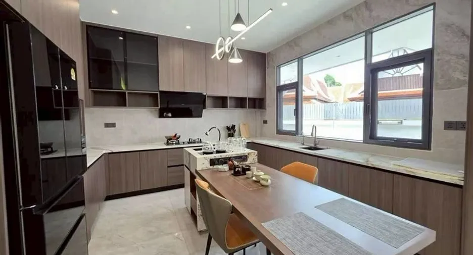 For sale 6 bedrooms villa in South Pattaya, Pattaya