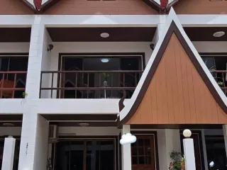 出租 4 卧室 联排别墅 在 Bang Lamung, Chon Buri