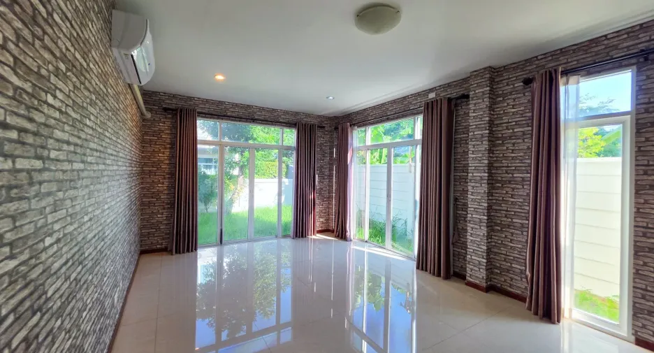 Haus zum Kauf mit 3 Zimmer in Mueang Khon Kaen, Khon Kaen