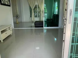 Casa en alquiler de 3 habitaciones en Lam Luk Ka, Pathum Thani