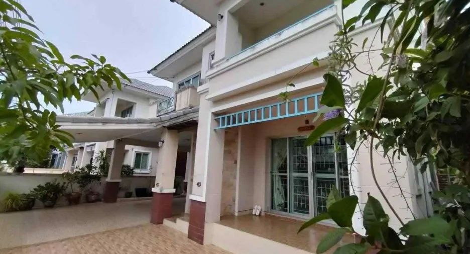 Casa en alquiler de 3 habitaciones en Lam Luk Ka, Pathum Thani